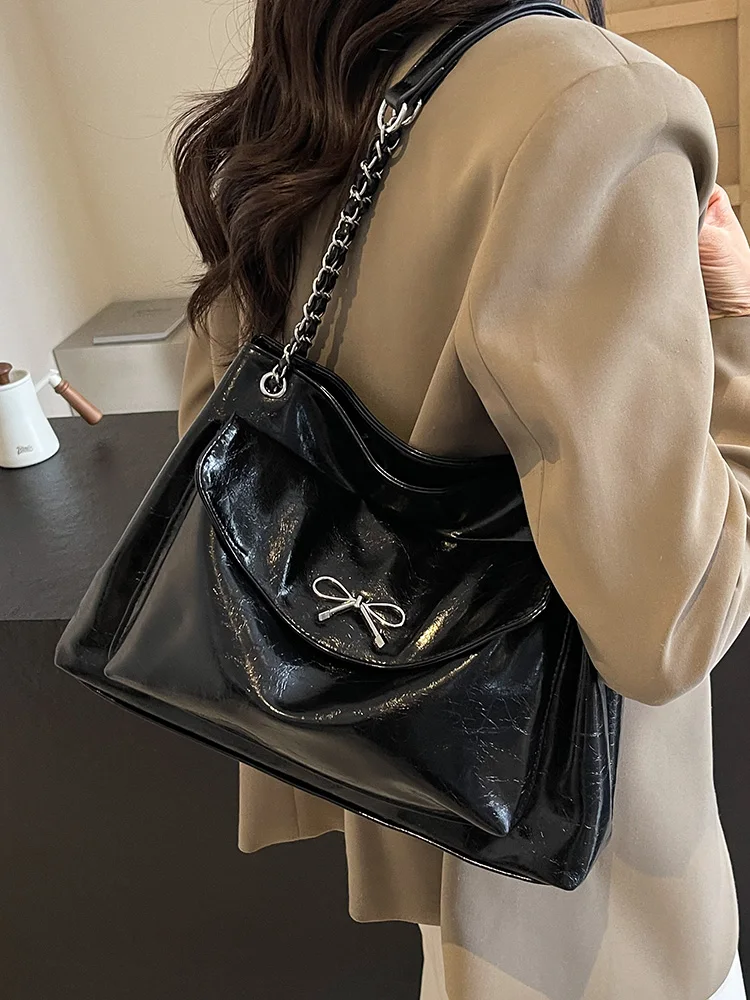

Chic pocket Bow Tote Bag Women's Large Capacity 2025 New Chain high-end Shoulder Bag Commuting Textured Glossy PU Handbag