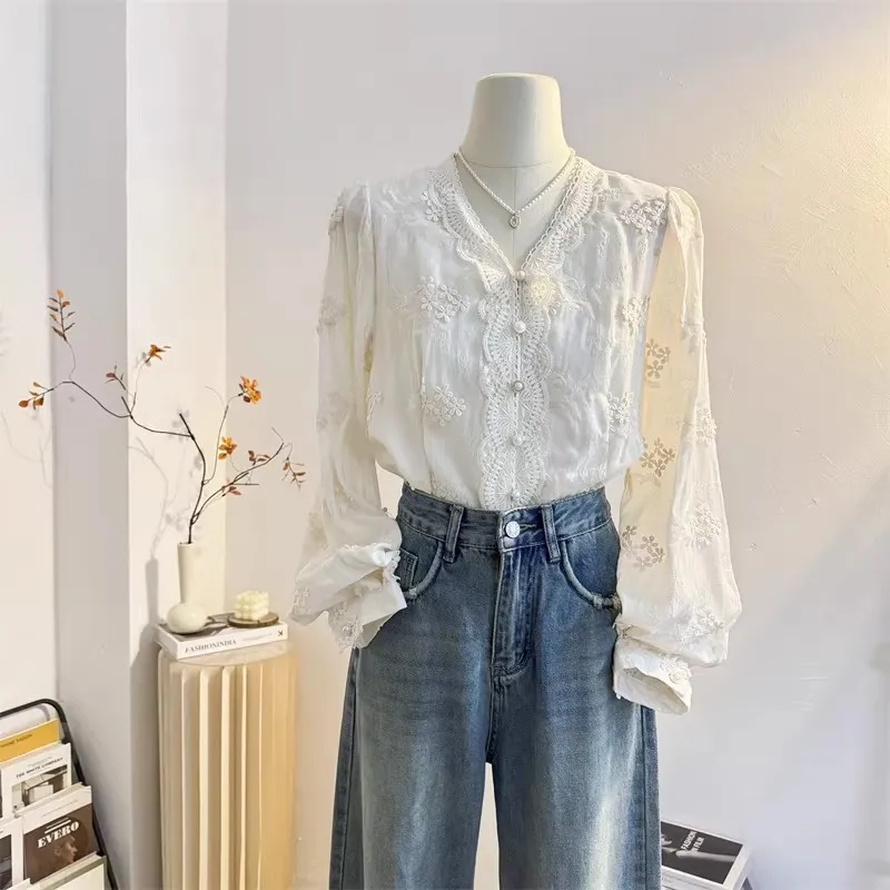 

Women's plus Size irt V-Ne Long Sve Embroidered Loose Fit Button up Spring Autumn Faion Casual Comfortable Top