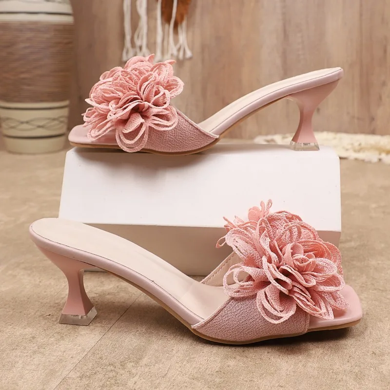 شباشب نسائية على شكل زهرة بمقدمة مربعة أحذية صيفية أنيقة مصممة 2025 صنادل جديدة من Slingback فستان كلاسيكي مضخات موضة Zapatos
