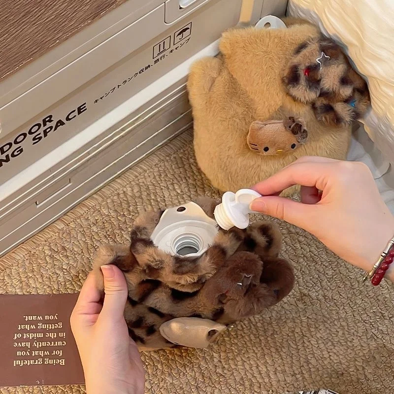 ซานริโอ เฮลโล คิตตี้ ตุ๊กตาขนนุ่มลายเสือดาว พร้อมซิลิโคนด้านใน ให้ความอบอุ่นมือ ถุงน้ำร้อนแบบเติมน้ำ ของขวัญวันหยุด