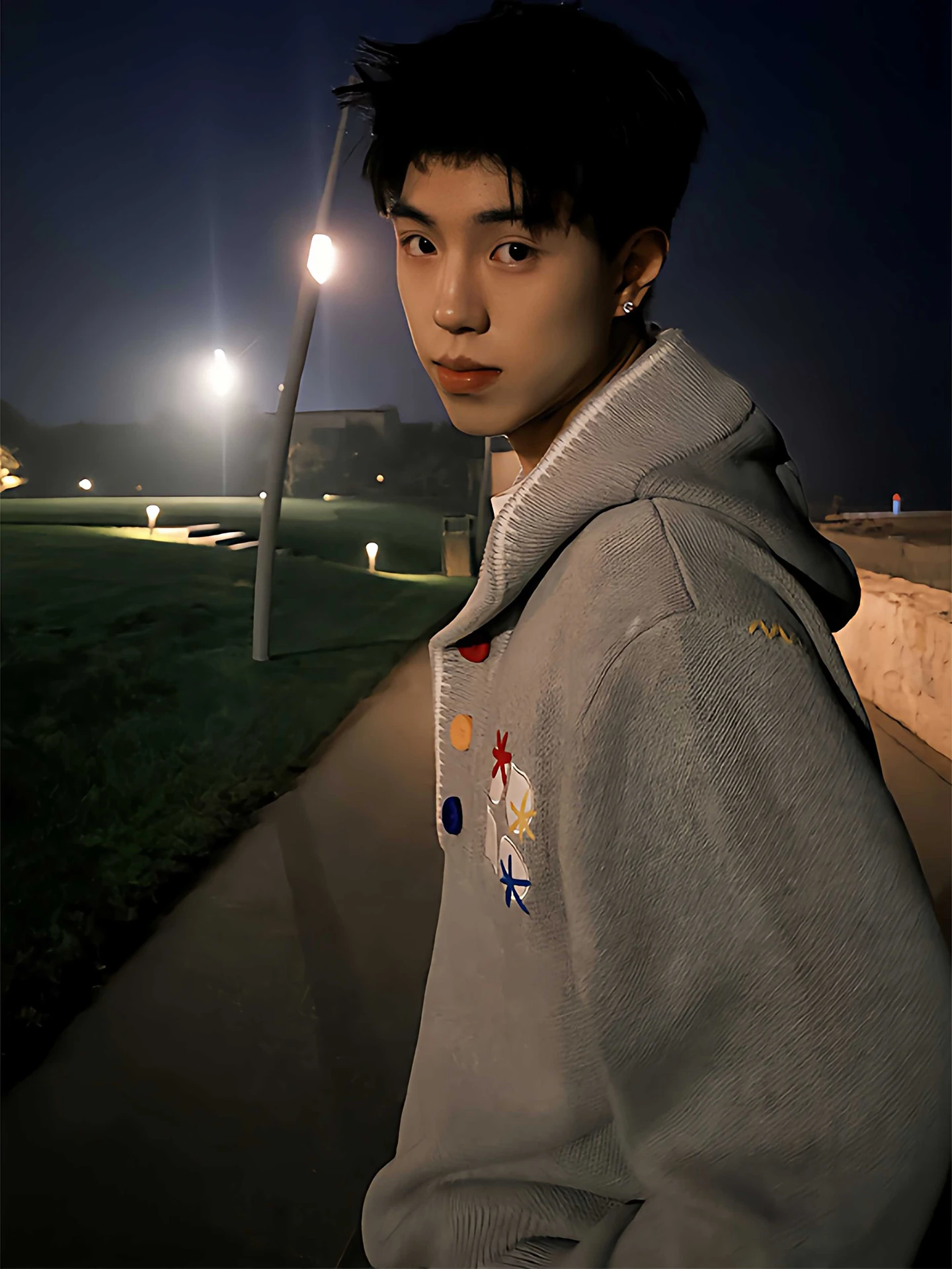 ルーズフィット フード付きニットウェア ジャケット メンズ カジュアルスタイル ティーンエイジャー フルジッパーデザイン 快適で通気性のあるソフトアクリル生地