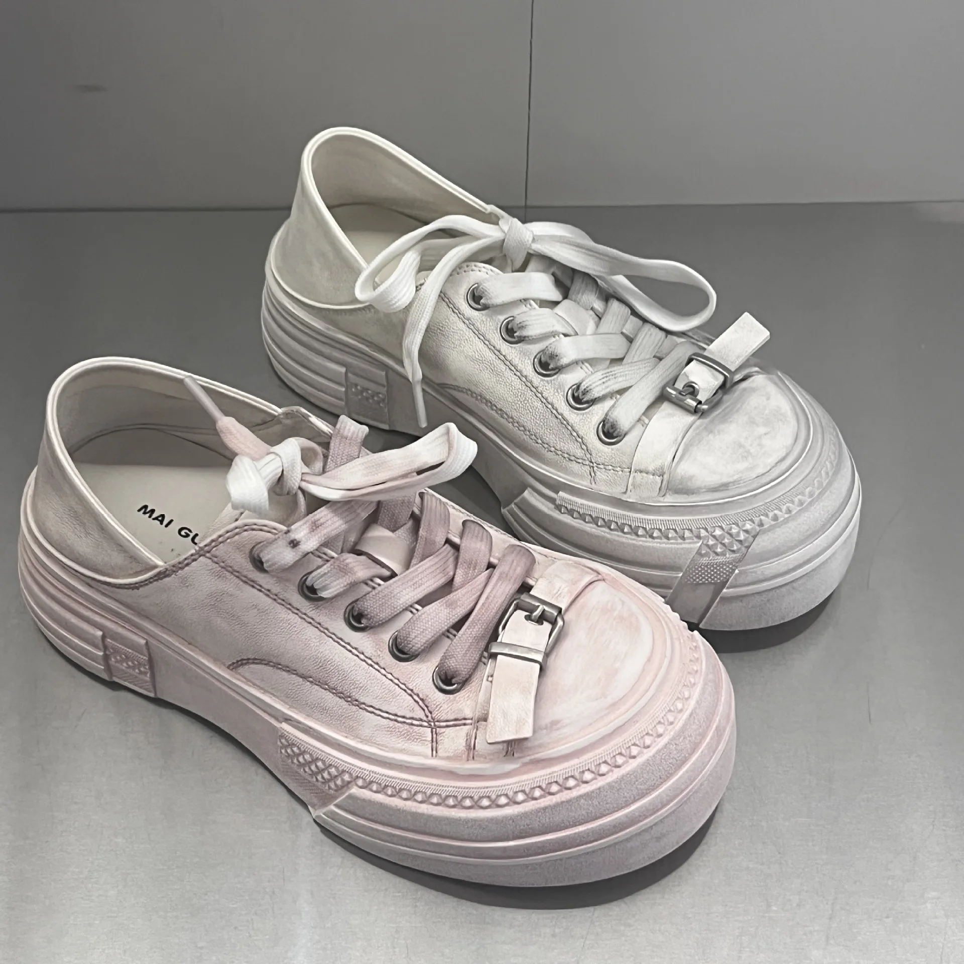 

Весна и осень 2021, новые высококачественные кожаные туфли в стиле ретро с толстой базовой пластиной, универсальные белые туфли, увеличивающие рост