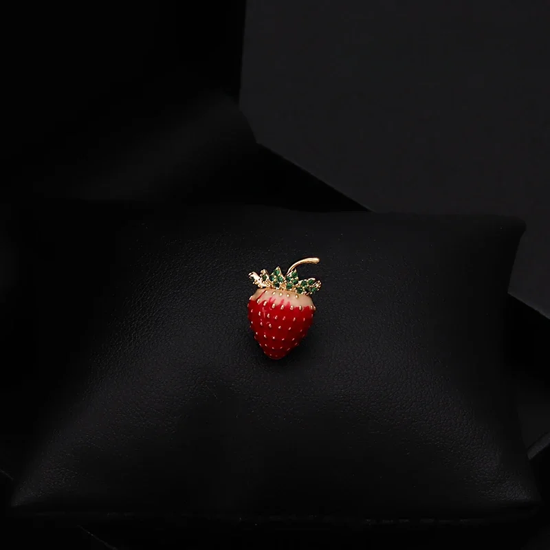 Strawberry Brooch Cute Cartoon Fruit Hand-Painted Enamel Pin Women's Small Neckline Collar Buckle Ornament Corsage Jewelry 6063