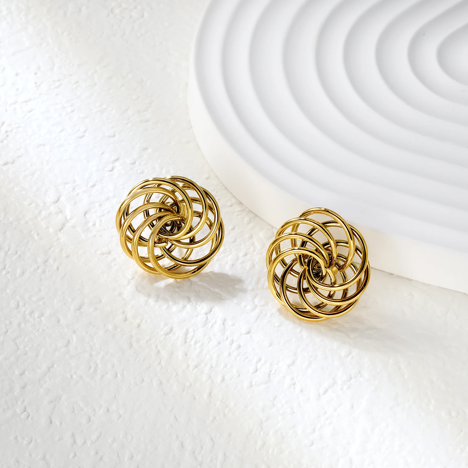 Vergoldete Edelstahl Gewebte Draht-Kugel-Ohrstecker für Damen Retro Kreative Gedrehte Kreis-Statement-Ohrringe Luxus-Schmuck – Detail 4