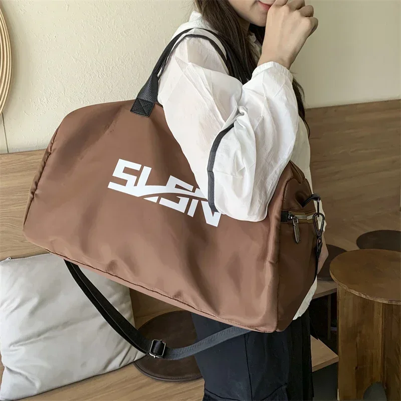 Bolsa de viaje de nailon resistente al agua para mujer, bolso de mano versátil con cremallera sólida para deportes y Fitness, gran oferta, 2024