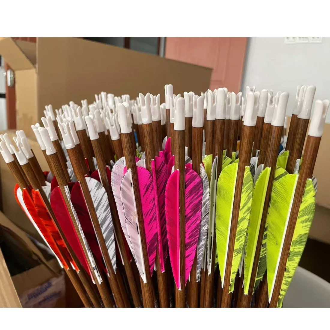 

6pcs Wood Skin Carbon Arrows ID6.2MM SP600 32inch 3inch Water Droplet Shape Turkey Feather 100gr Tips Hunting