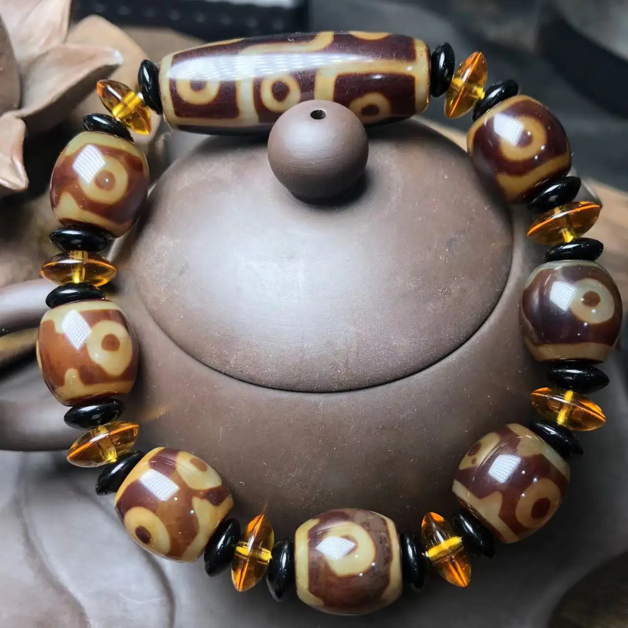 Wholesale of Tibetan agate three eye shiny pearl bracelets+Tibetan nine eye pearl antique pearl men's and women's bracelets