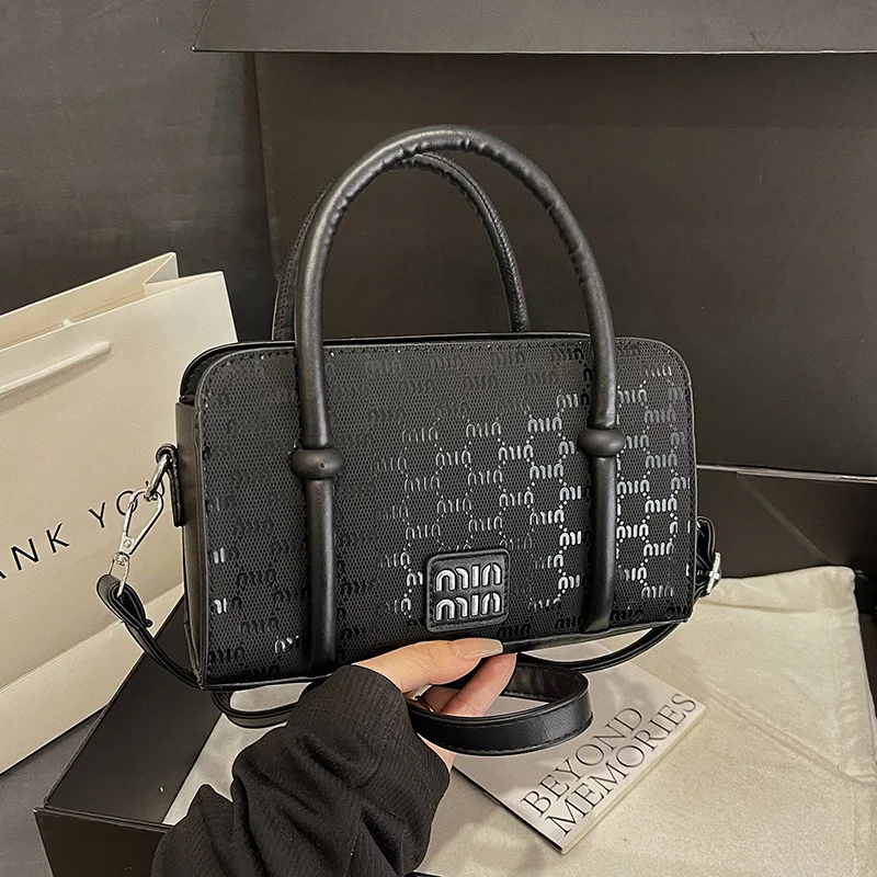 

2024 Трансграничная женская маленькая квадратная сумка с буквенным принтом - нишевая высококачественная модная портативная сумка через плечо