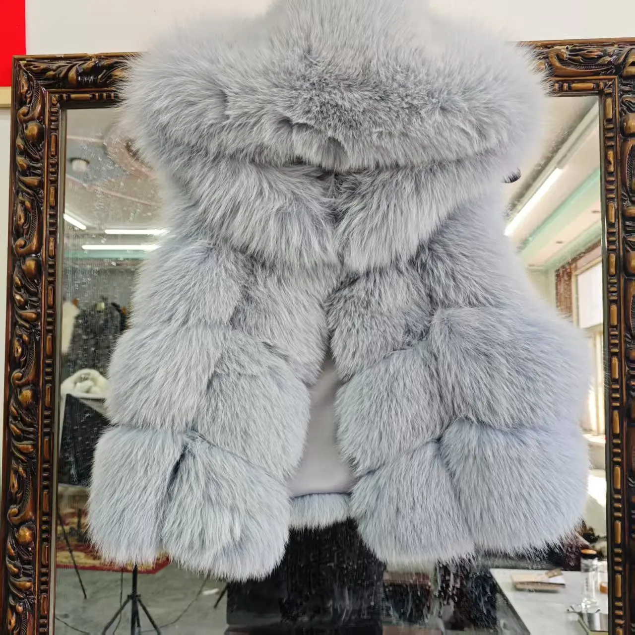 Hot-selling high quality real fox fur short hooded bread small vest fluffy natural fox fur vest Fashion new style vest