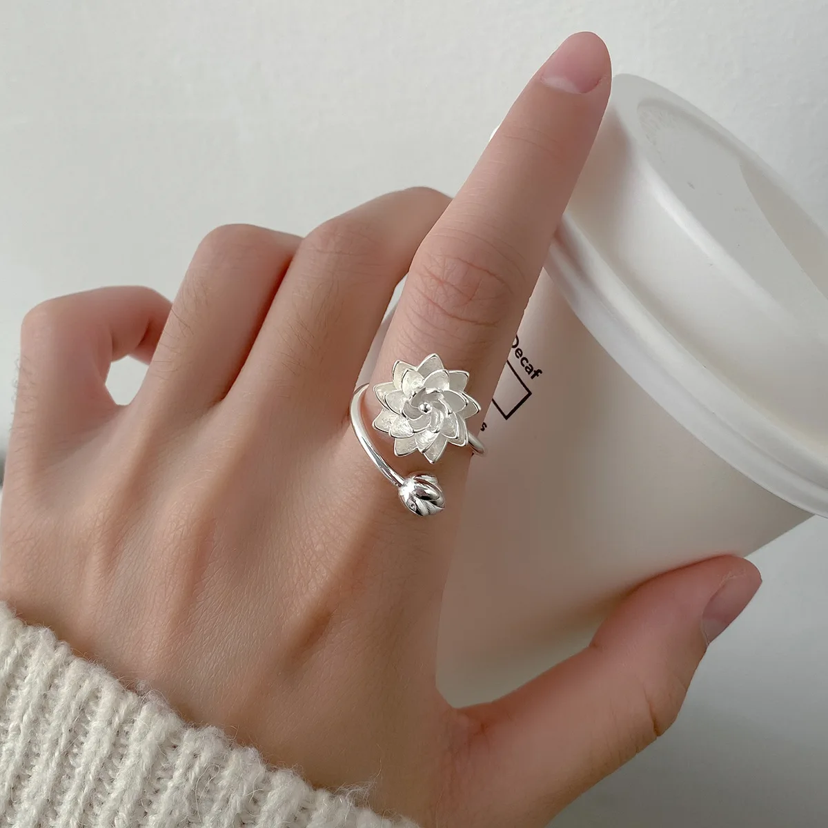 New Fashion Temperament Pure White Lotus 925 Sterling Silver Personality Flower Exquisite Popular Opening Rings  TYB321