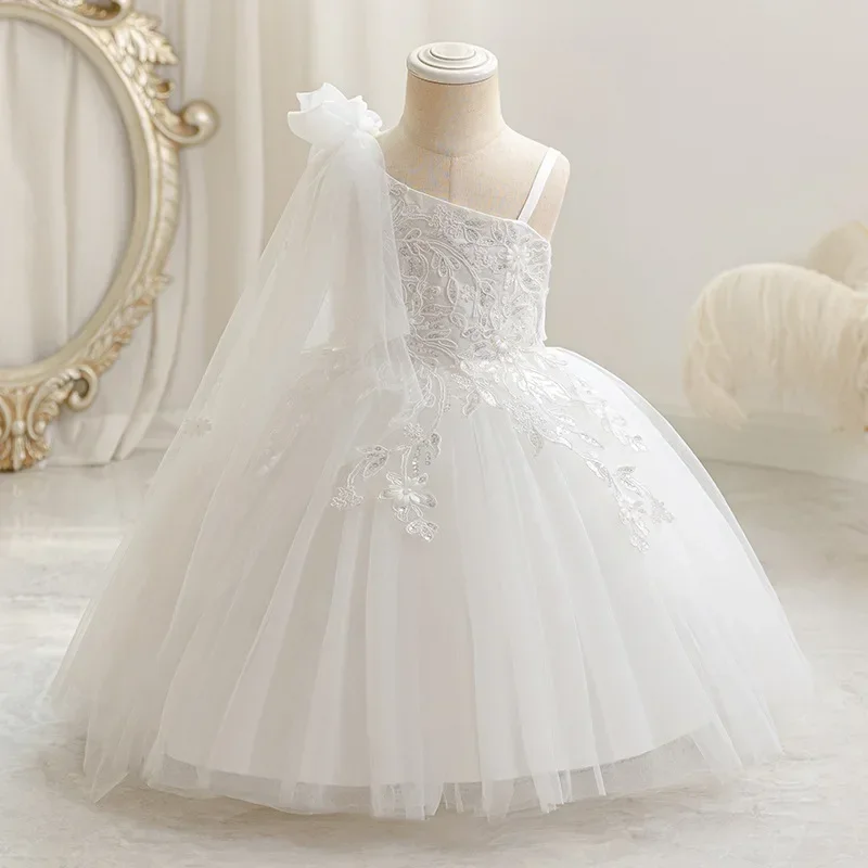 

Lace appliqué flower girl dress with fluffy slanted shoulder and spaghetti straps and pole knee princess dress for wedding party