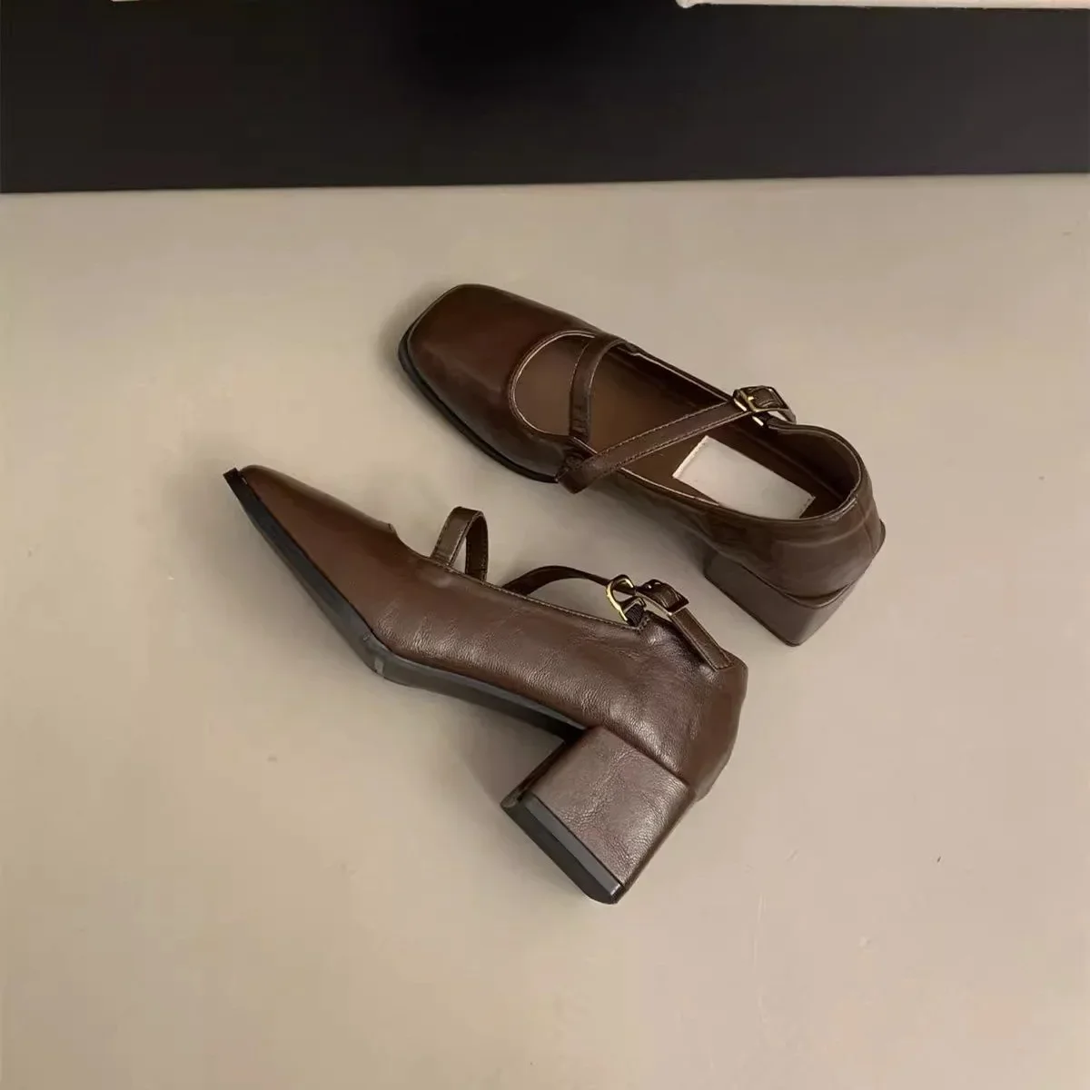 أحذية كعب خشن المرأة البريطانية الربيع والخريف جديد حذا فردي للسيدات الفرنسية الرجعية رئيس مربع المعاول عالية الكعب