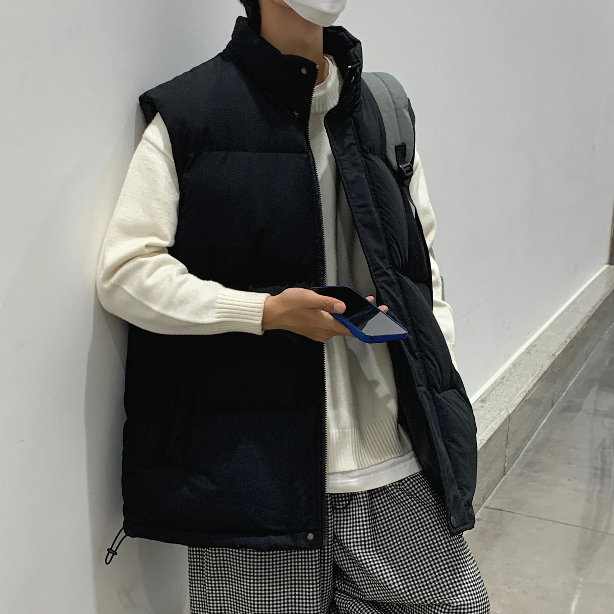 صدرية شتوية دافئة لعام 2025 معاطف نسائية بدون أكمام وياقة واقفة ملابس خارجية دافئة سترة منتفخة خفيفة الوزن غير رسمية للنساء سترات