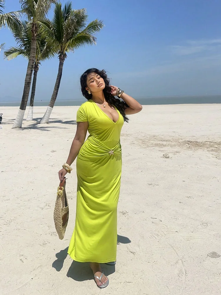 Plus-Size Women's Beach Vacation Dress: Starfish-Printed, Deep V-Neck, Short-Sleeve, Bodycon, Fitted Dress – Vacation Style view 3