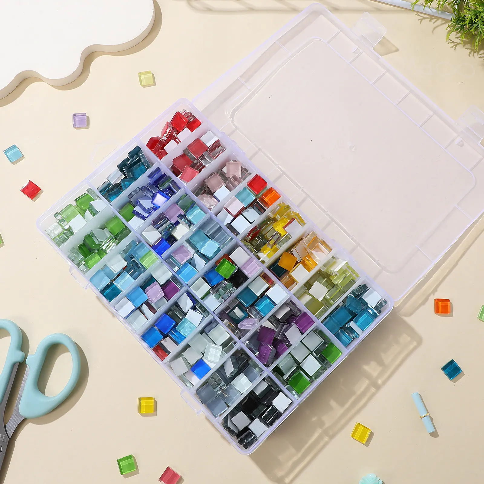 

Набор из 2 пластиковых контейнеров-органайзеров с несколькими отсеками для хранения ювелирных изделий, бисера, принадлежностей для маникюра и нейл-арта, компактный, прозрачный дизайн, идеально подходит для дома