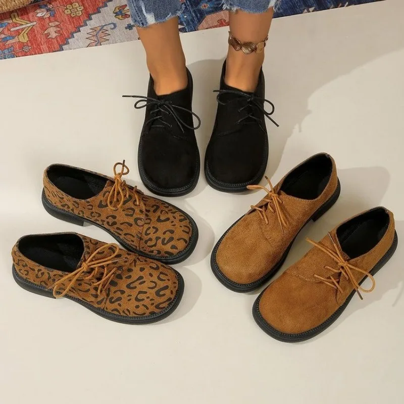 

2025 New Patchwork Round Toe Shoes for Women Retro Fax Suede Lacing Pumps Woman Shallow Square Heel Single Shoes