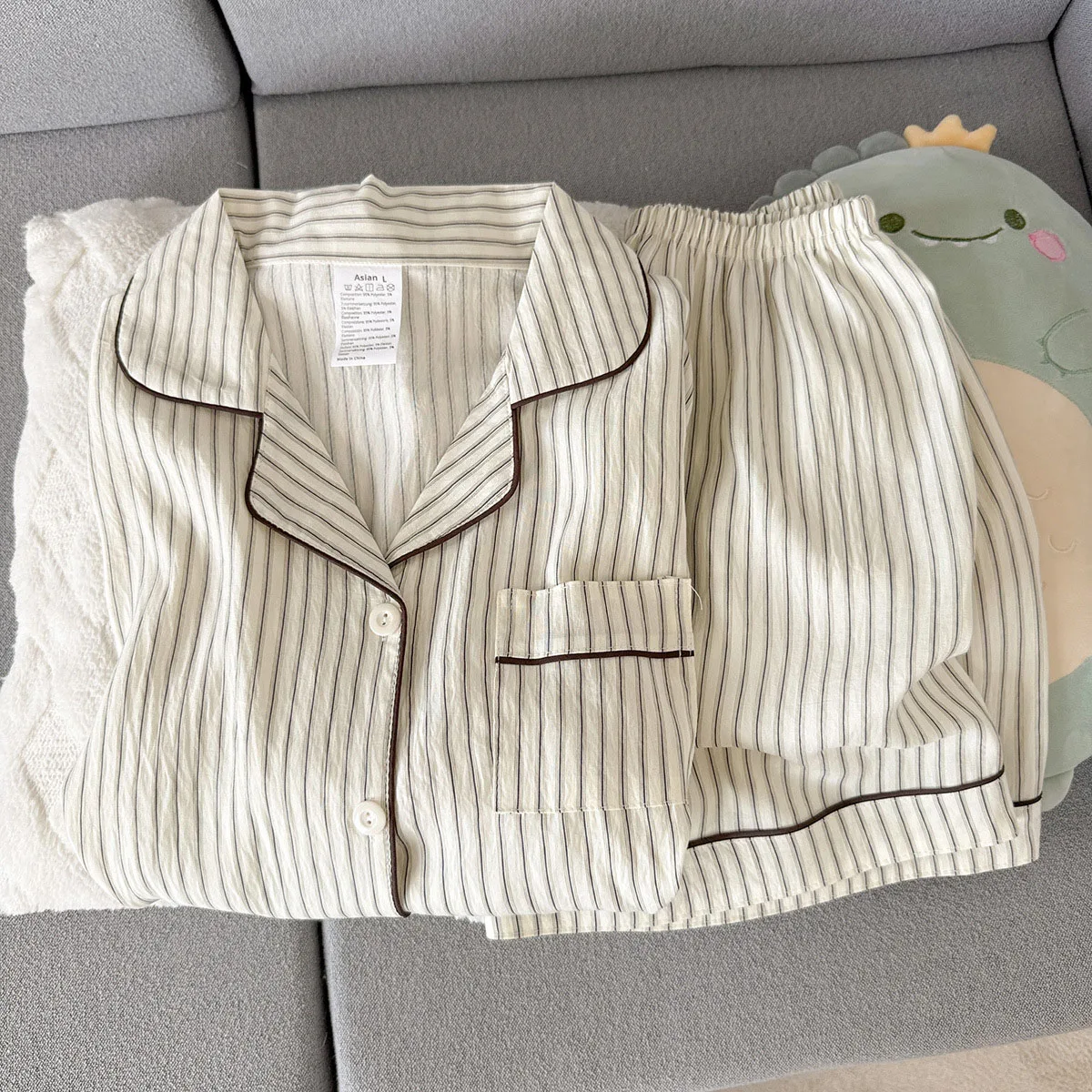 Sommer-Pyjama für Damen, kurzärmelige Shorts mit dünnem Streifenmuster, süß und niedlich, kann im Sommer draußen getragen werden, zweiteiliger Hausanzug – Detail 4
