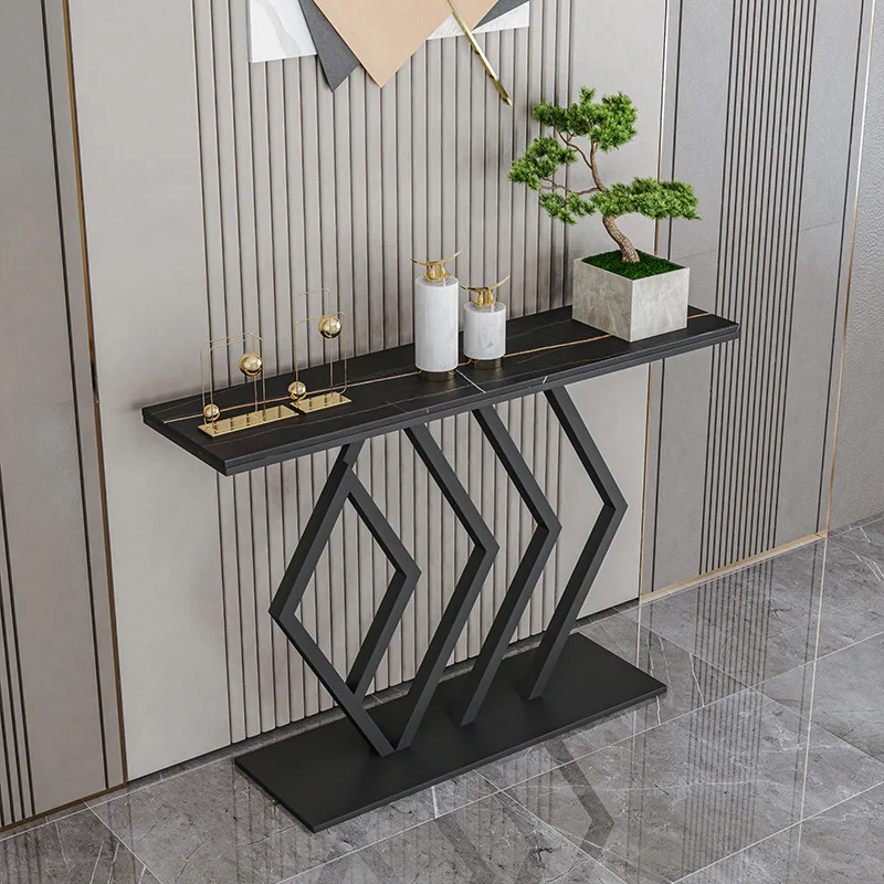 Mesa de console, pedra ardente, decoração de sala de estar, hall de entrada, mesa de hall dourada, porta de entrada contra a parede