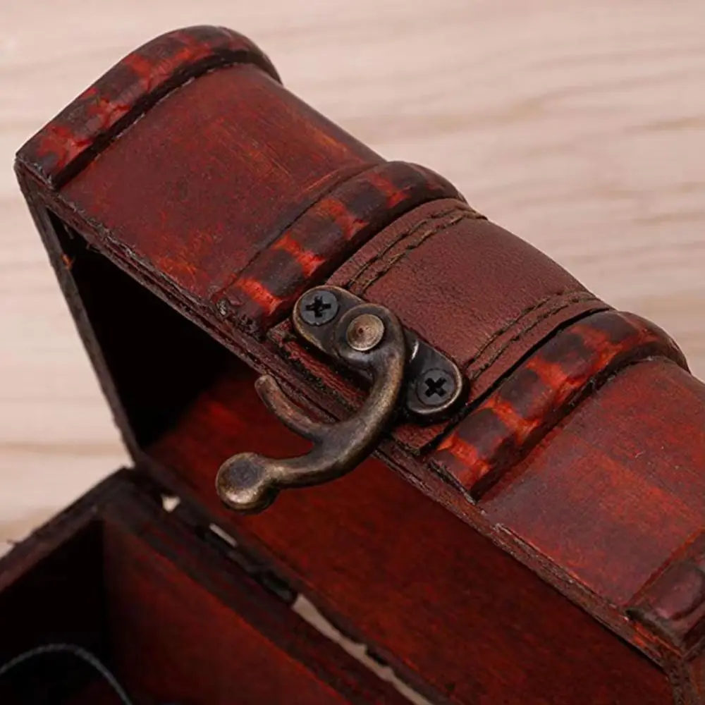 

Creative Vintage Treasure Chest Wooden Decorative Jewelry Storage Box Metal Lock Jewelry Box Room Props