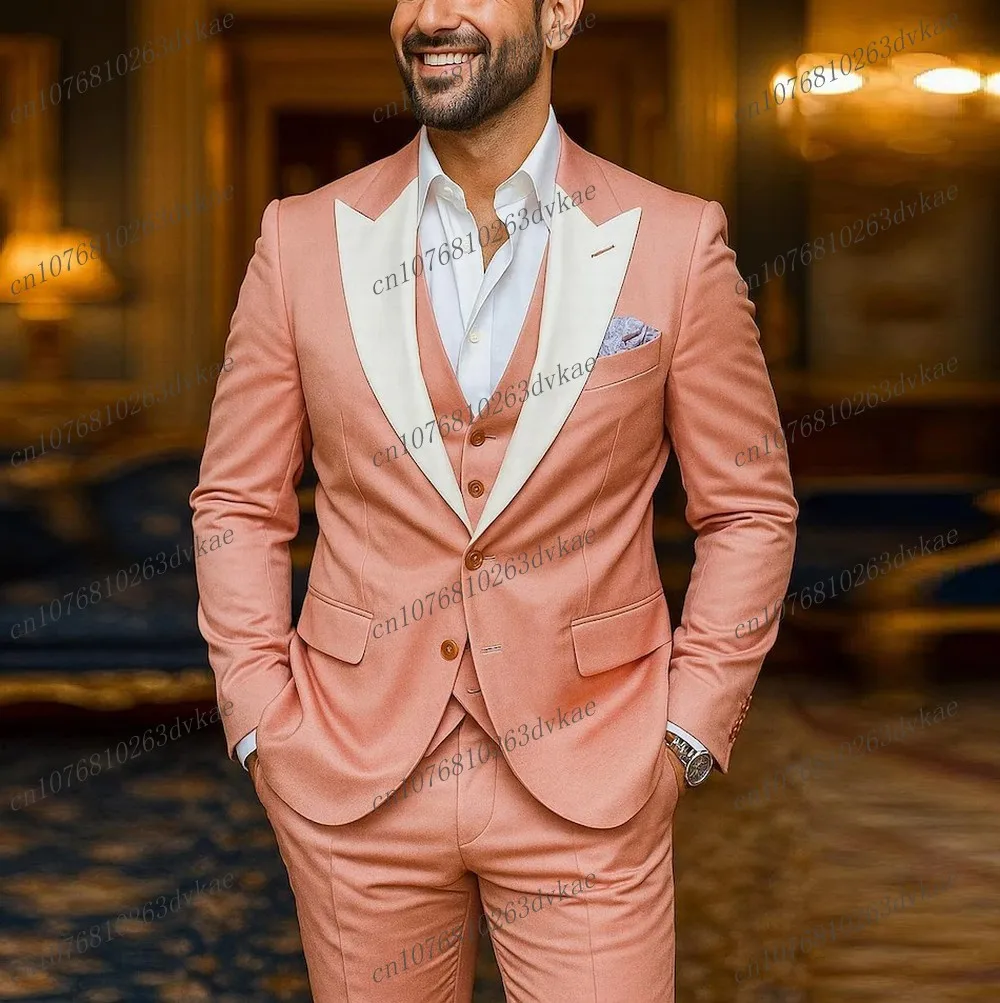 

Белый воротник, темно-розовый деловой мужской костюм, жених, жених, свадебная вечеринка, выпускной, мужские смокинги, комплект из 3 предметов, пиджак, жилет, брюки