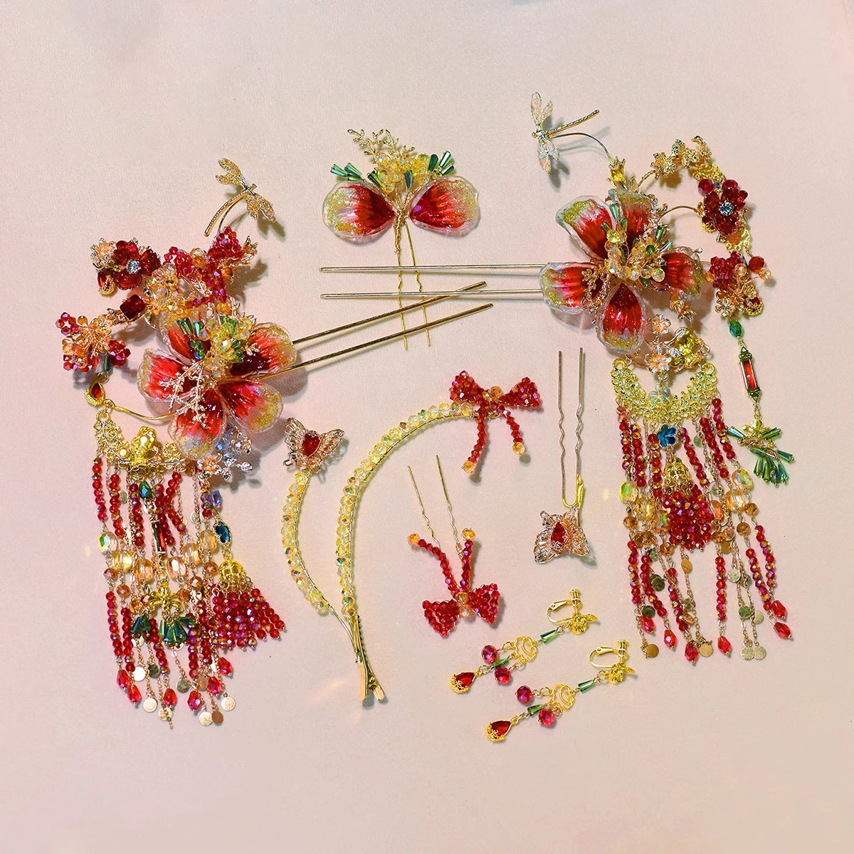 

Винтажный китайский стиль невесты, золотой красный головной убор Xiuhe, набор аксессуаров для волос, элегантные элитные свадебные заколки для волос, ювелирные изделия с кисточками