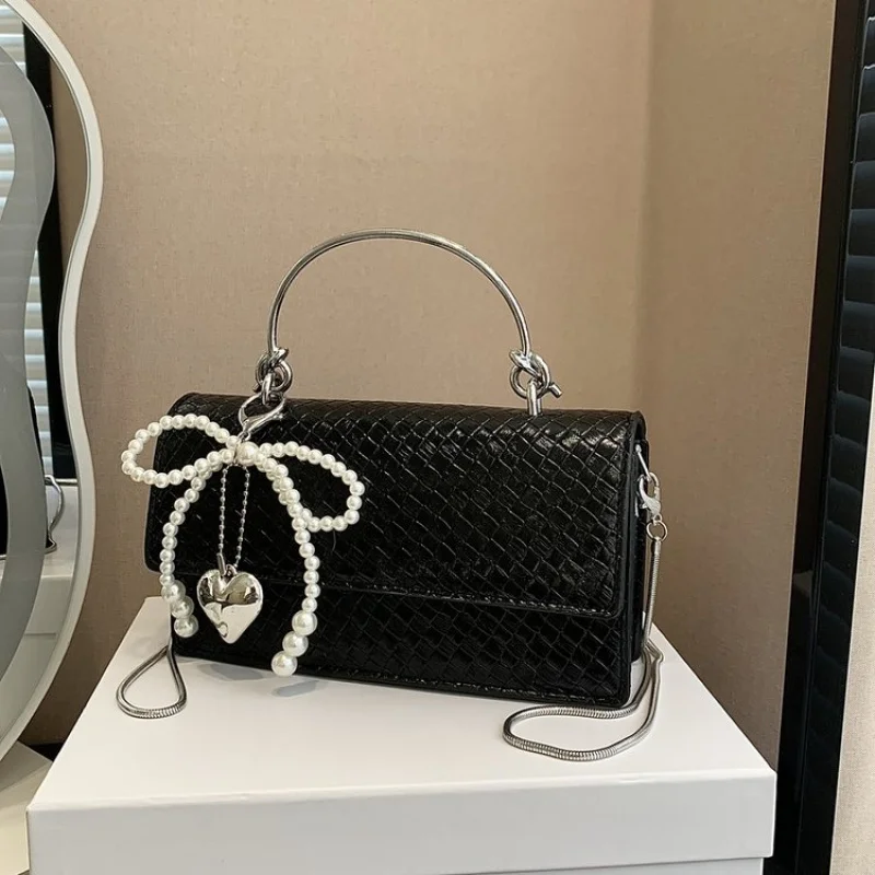 

Stylish Crossbody Bag For Women In High-Quality Leather, Popular Classic Design Featuring Adjustable Strap For Comfort