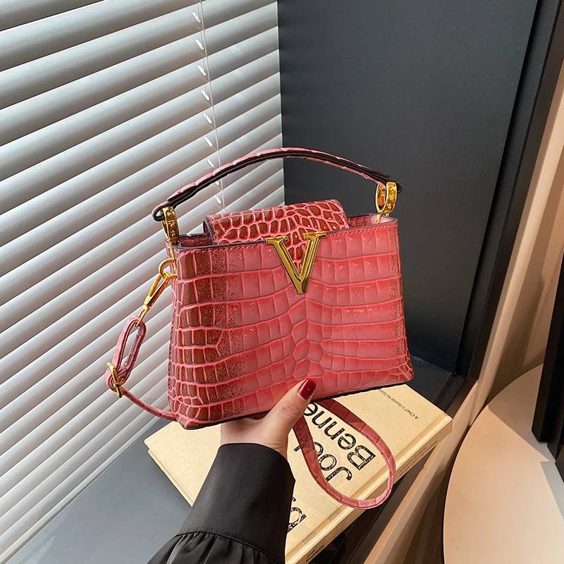 

Elegant Leather Messenger Bag For Women, Popular Classic Crossbody Design For Ladies From Luxury Brand By Famous Designer