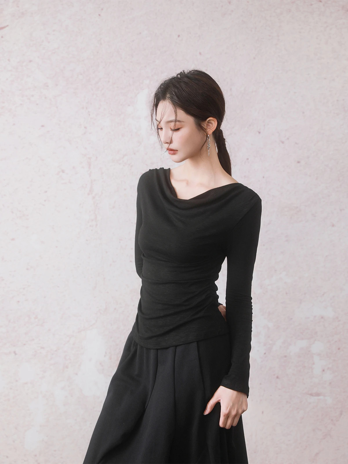 

Новая женская летняя футболка из тонкой быстросохнущей ткани с круглым вырезом, свободного кроя, с длинными рукавами, цвета розового золота.