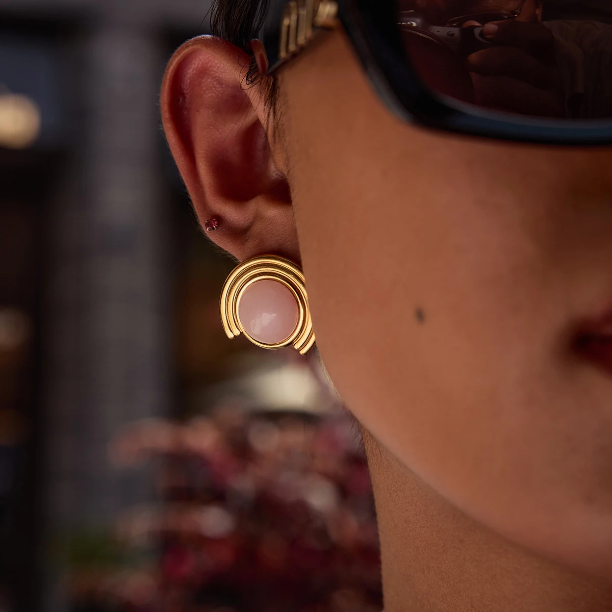 

AIKOER Designer Pink Natural Stone Ribbed Earrings 18K Gold Color Stainless Steel Round Earrings Women's Accessories Party Gift