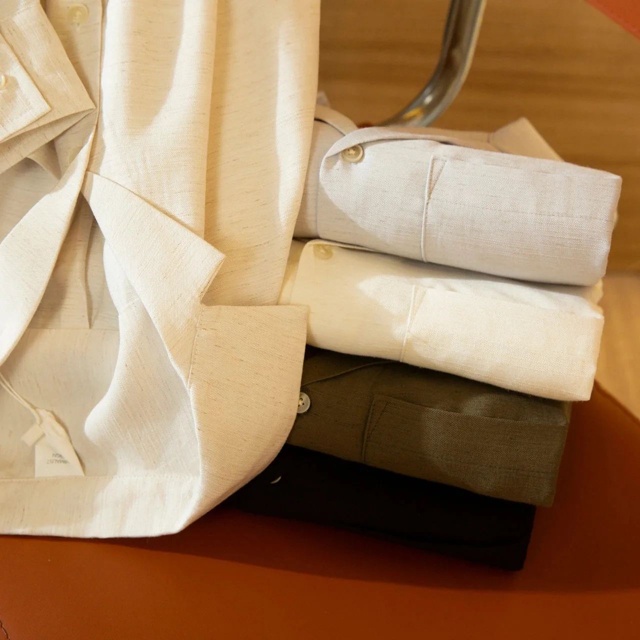 고급 일본산 매트 린넨 질감 3D 재단 캐주얼 셔츠 피부 친화적 클래식 슬림 긴팔 버튼업