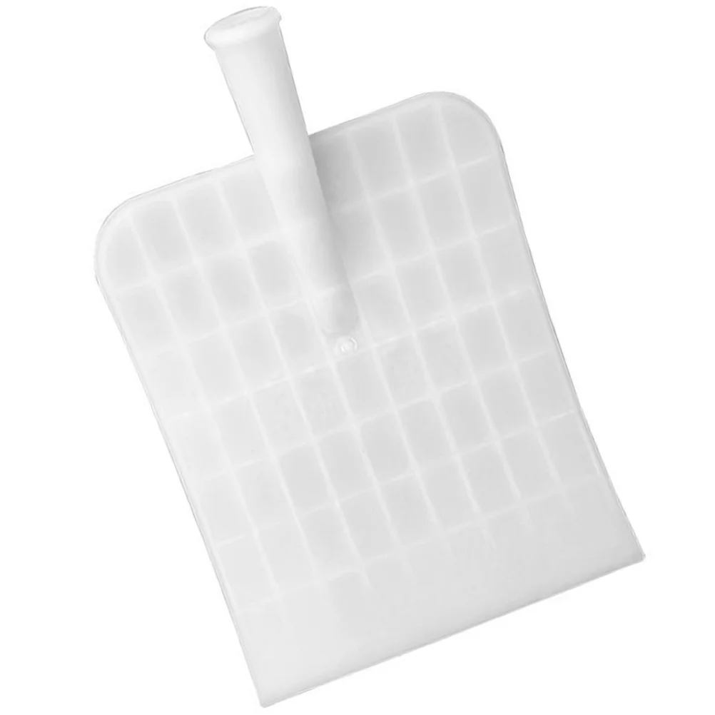 

Winter Snow Replaceable Poultry Feed Ergonomic Handle Large Capacity Reusable Plastic Farm Tool Livestock Food Scoop Garden