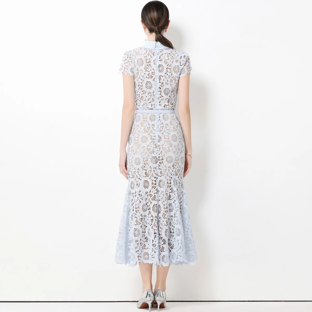 Abito estivo retrò solido ed elegante da donna, colletto rovesciato, abito a maniche corte, ritaglio a forma di fiore, gonna a sirena chic in pizzo