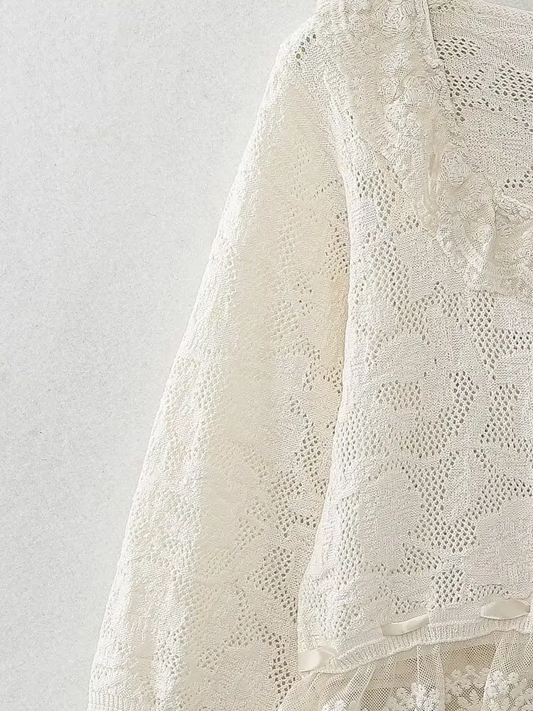 Maxdutti 2025 Summer Shirt French Beige Elegant Lace Shirt Women Minimalist Retro Knitted Blouse Women Pullover top