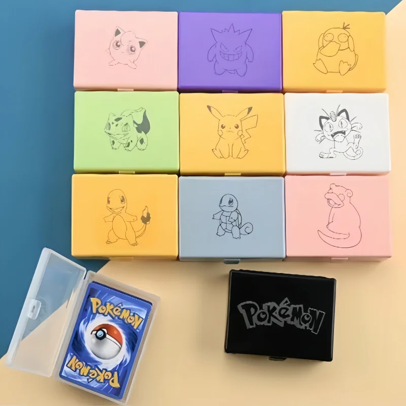 Nuevo en stock, caja de almacenamiento de tarjetas de Pokémon, caja de tarjetas personalizada de plástico de Color, caja de organización de alta gama con tapa abatible a prueba de polvo de gran capacidad