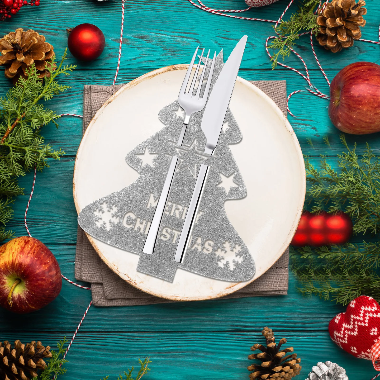

4Pcs Xmas Cutter Fork Holders Christmas Tree Cutlery Sleeves Party Silverware Holders Dining Table Decoration Fork Cutter