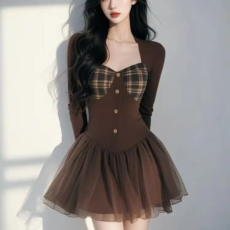 2025 printemps tempérament col carré pull maille épissage marron polyvalent robe élégante