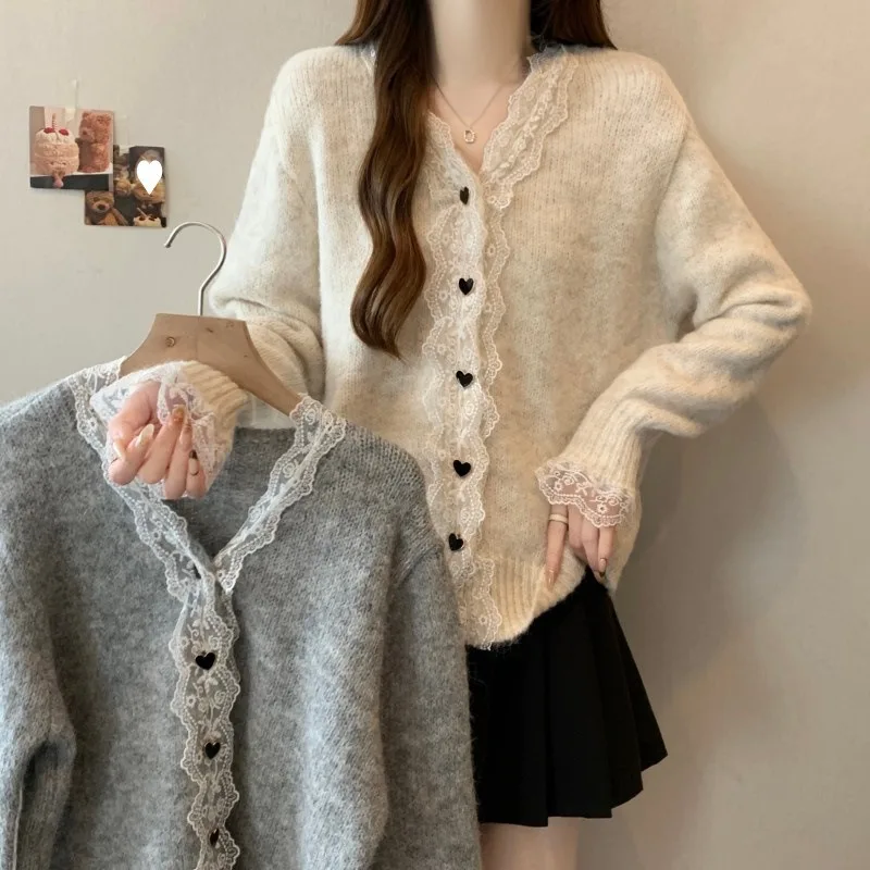 Cárdigan de punto con cuello en V y empalme de encaje de estilo coreano para mujer, suéter de manga larga con diseño de botones de corazón y temperamento, abrigo, Tops elegantes
