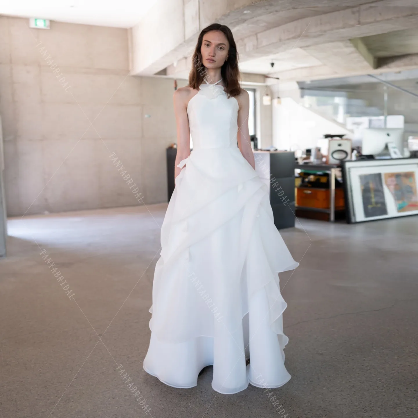 ชุดแต่งงานผ้าออร์แกนซ่าแบบผูกคอ แขนกุด ทรงเอ ยาวถึงพื้น ชุดเจ้าสาวโรแมนติก ชุดแต่งงานกลางแจ้งในสวน ชุดเจ้าสาว G4989