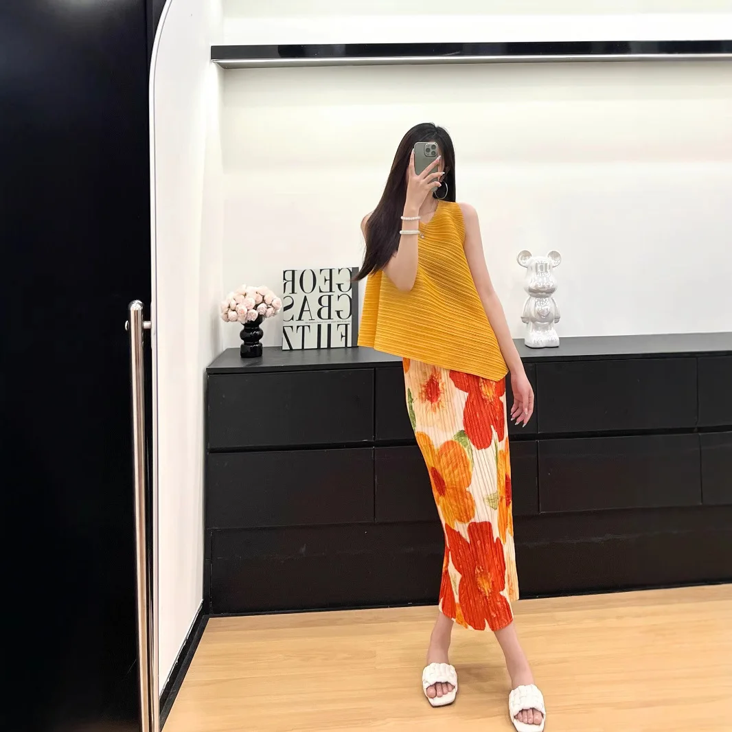 ミヤケ 2025 夏 レディース スーツ 無地 ノースリーブ Oネック トップス + ウエストゴム プリント プリーツ ハーフ丈スカート ツーピースセット