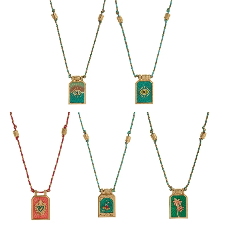 Q0KE Gold Plated Tarot Card Pendant Necklace In Retro Fashion for Fashion Enthusiasts