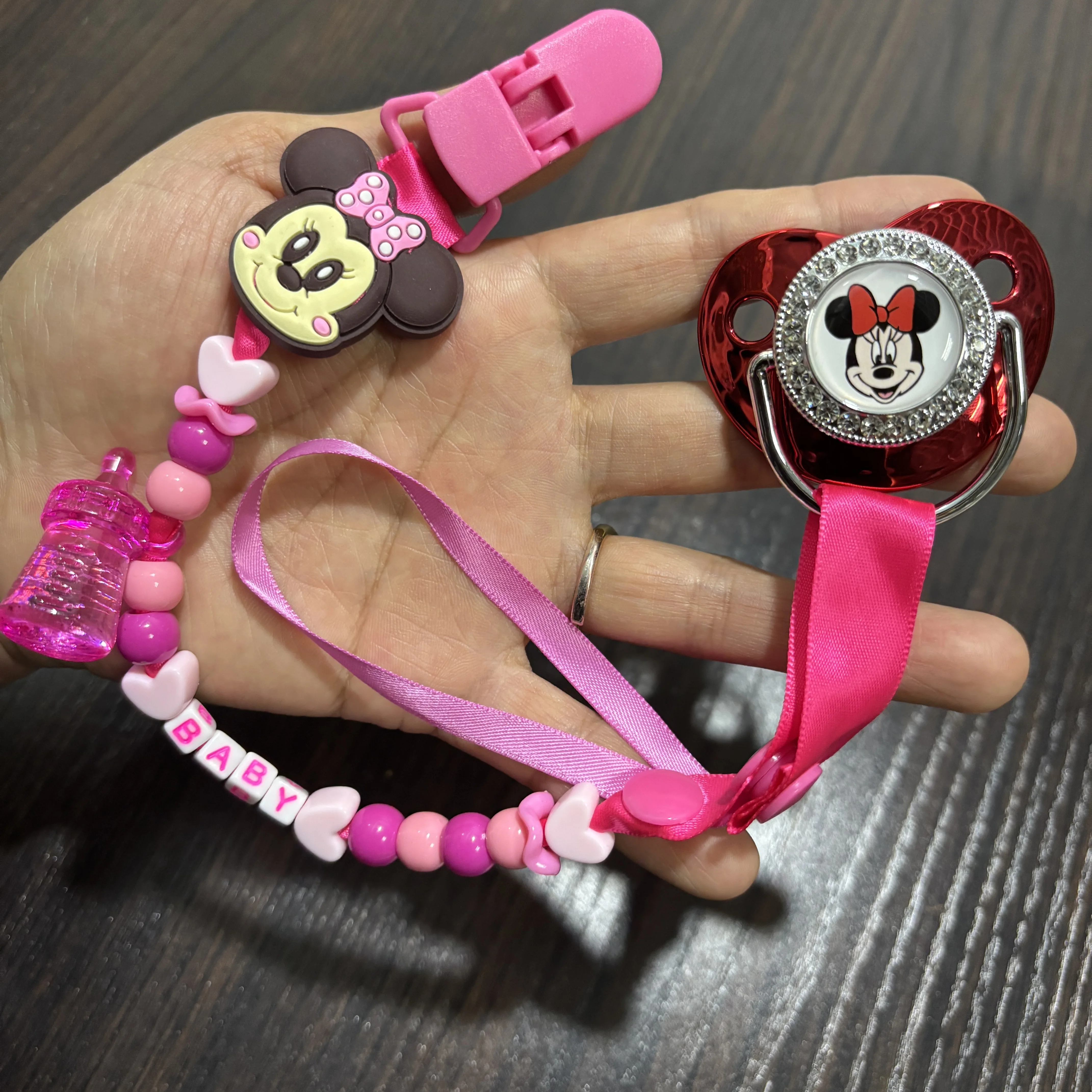 

Милая и очаровательная детская соска-пустышка с цепочкой для соски. Мягкая силиконовая успокаивающая игрушка для малышей, идеальный подарок для новорожденных девочек.