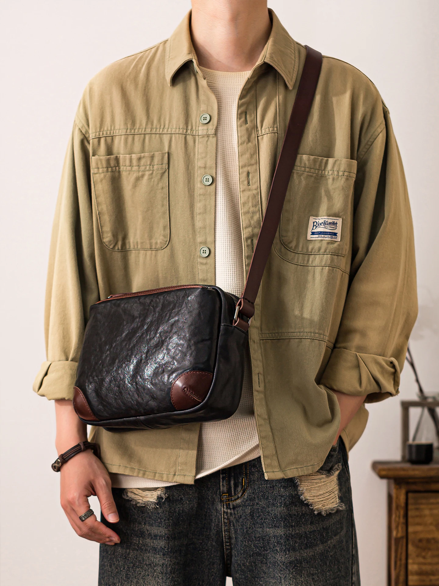 

Simple fashion designer handmade genuine leather men's shoulder bag outdoor daily travel luxury cow leather teens crossbody bag