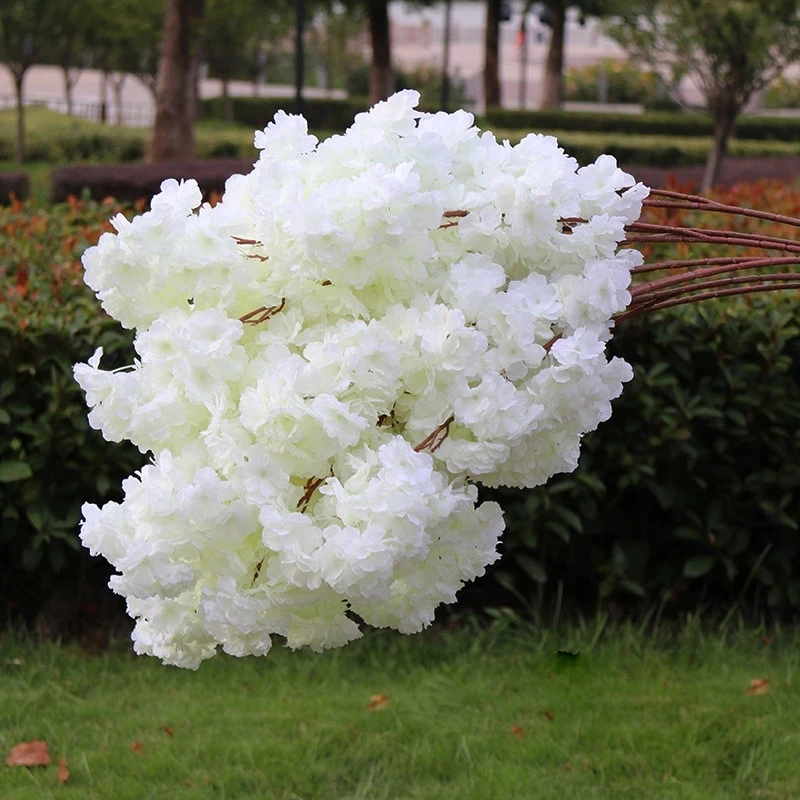 Imagem -02 - Flores de Cereja Artificiais Decoração do Arco do Casamento Flor Falso Hortênsia de Seda Ramo Branco Decoração de Casa 140 Cabeças 100 Pcs