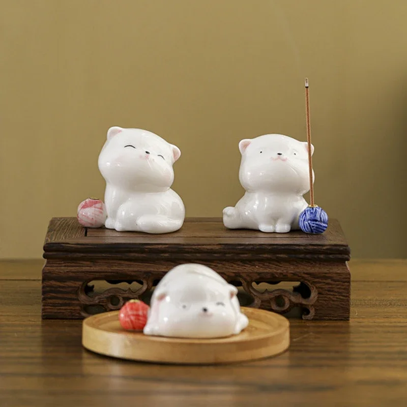 Cute Ceramic Cat Incense Burner Holder with Round Bamboo Base, Kitten Ornament Incense Stick Ash Catcher Aromatherapy Plate