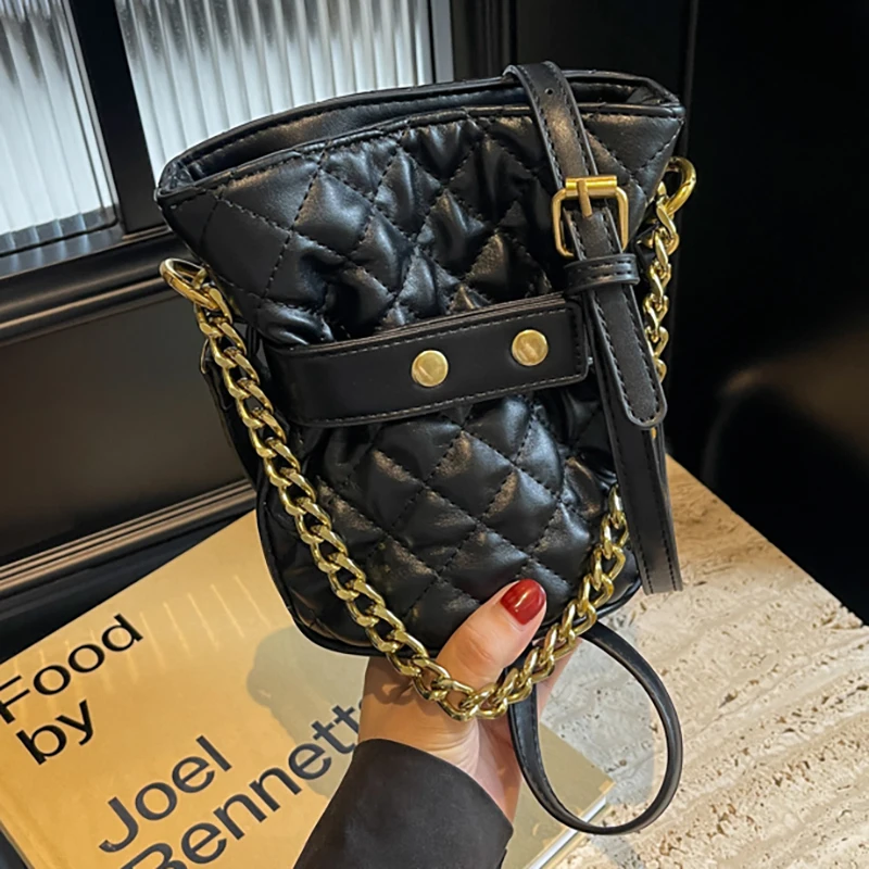

Textured Chain Mini Crossbody Bags For Women Trendy Pu Leather Commuting Lipstick Phone Bag 2024 New Simple Versatile Handbags