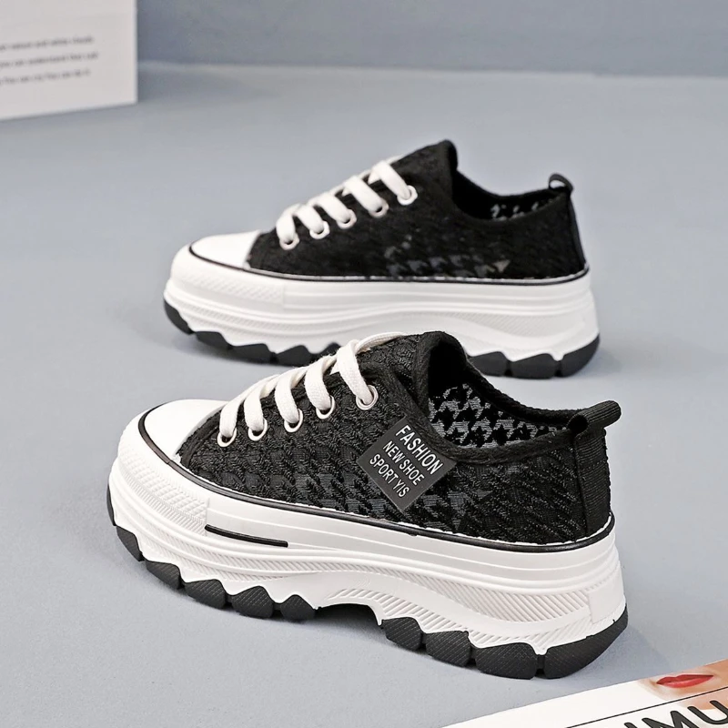 2025 الربيع والخريف جديد سميك وحيد الارتفاع زيادة تنفس شبكة رقيقة أحذية رياضية موضة أحذية الدانتيل غير رسمية للنساء