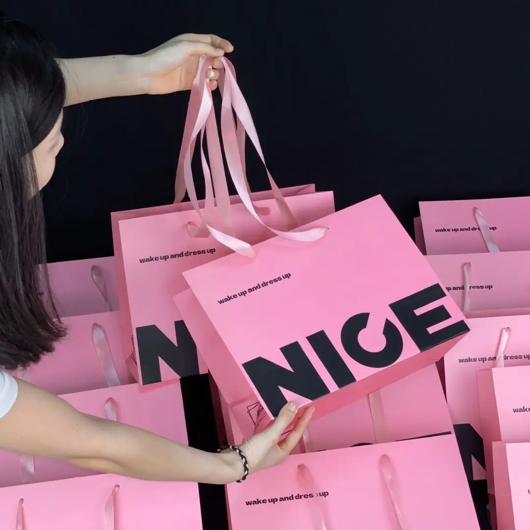 Luxury Kraft Paper Handbags Custom Logo High-end White Cardboard Gift Bags Personalized Clothing Shopping Packaging Bags