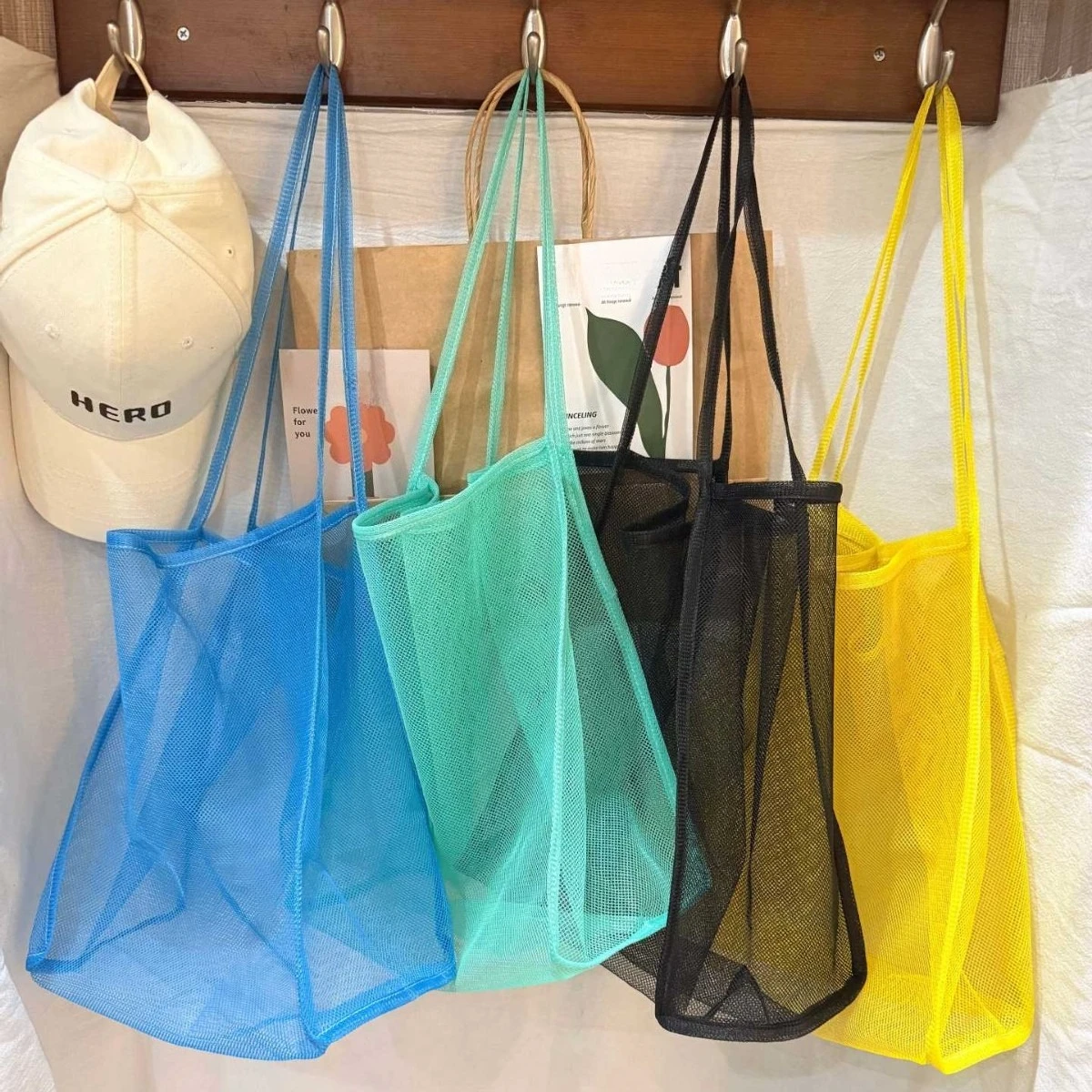 1PC Mesh Beach Bag Lightweight, Breathable & Quick-Dry Travel Tote for Beach Trips Outdoor Activities and Storage of Towels Toys