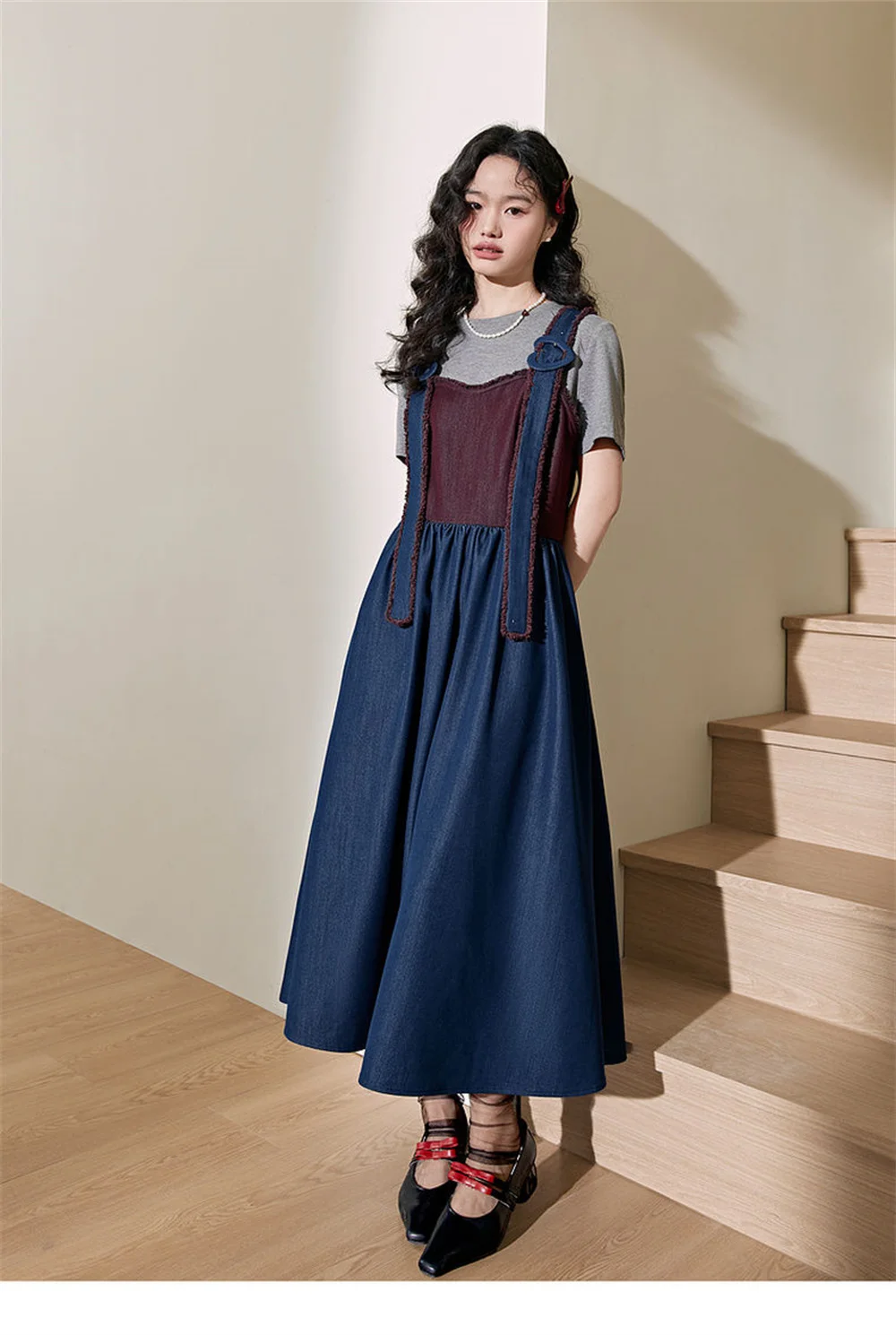 

Broad color contrast color patchwork strap dress 2024 spring/summer new female love ribbon design sense of denim long skirt