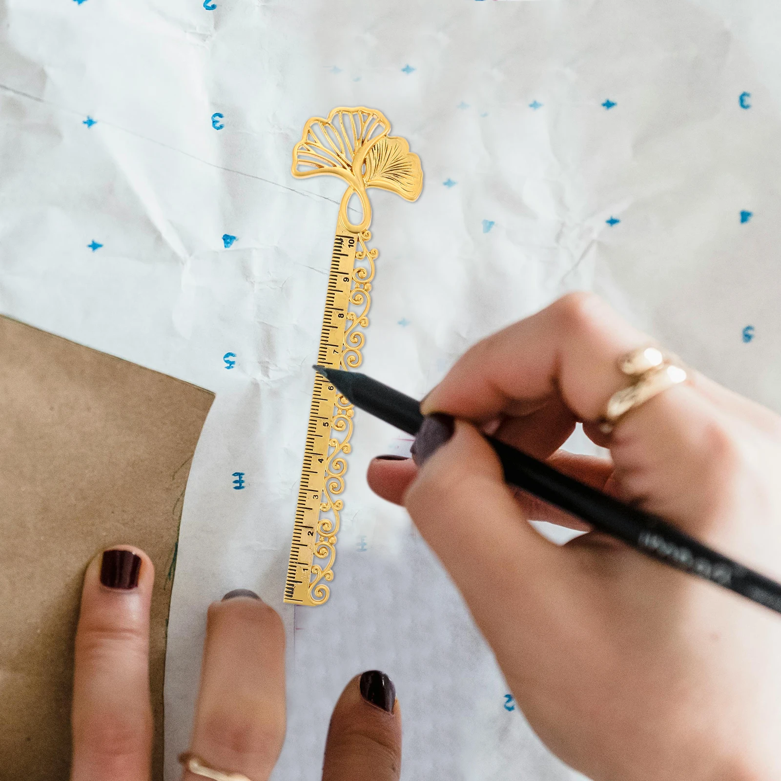 

Creative Hollow Bookmark Ruler Metal Stencil Bookmark Stationery Sewing Ruler Ornamental Student Office Decorative Practical